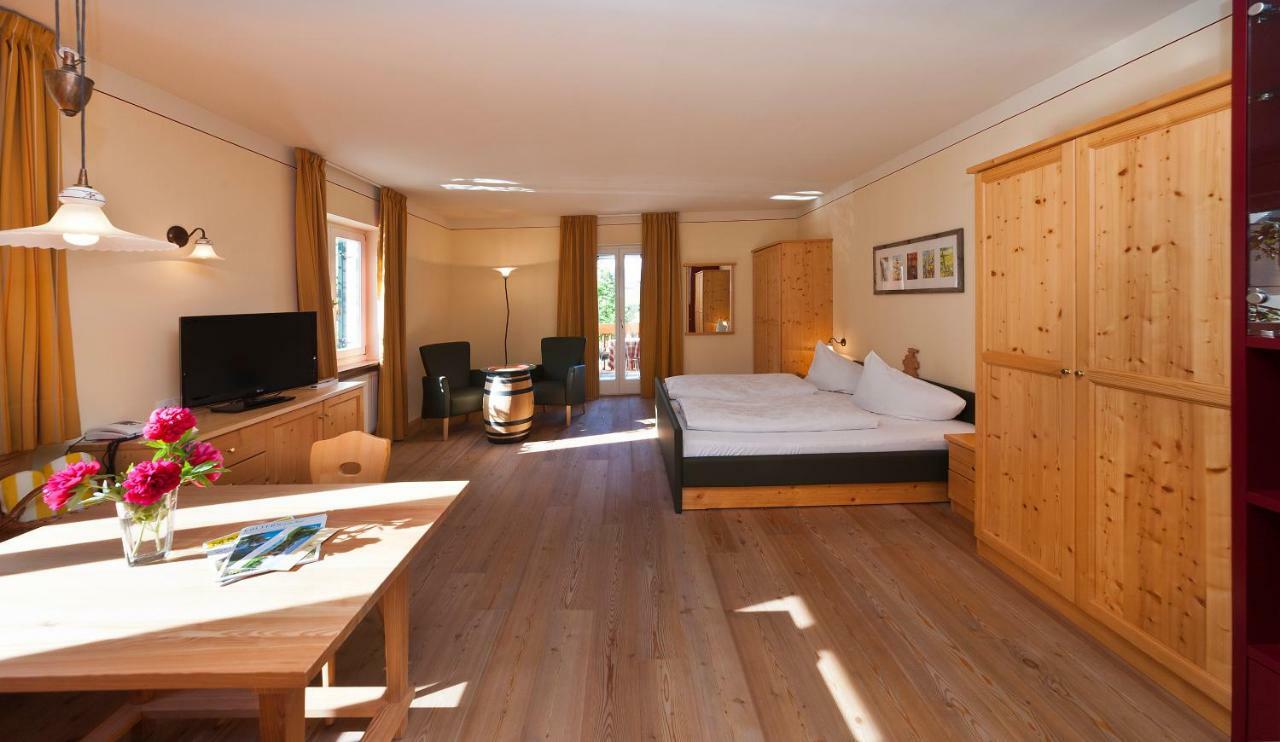 Hotel Weingut Klosterhof Caldaro Eksteriør billede