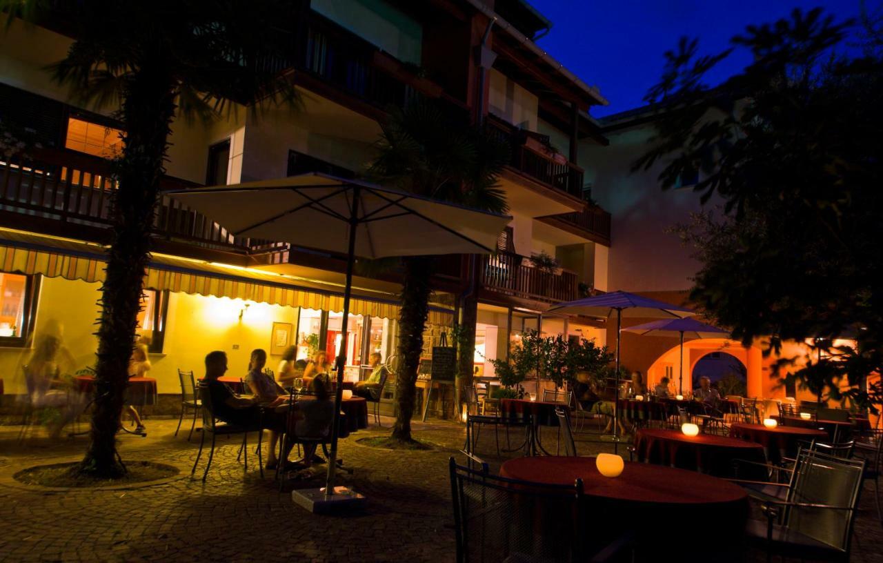 Hotel Weingut Klosterhof Caldaro Eksteriør billede
