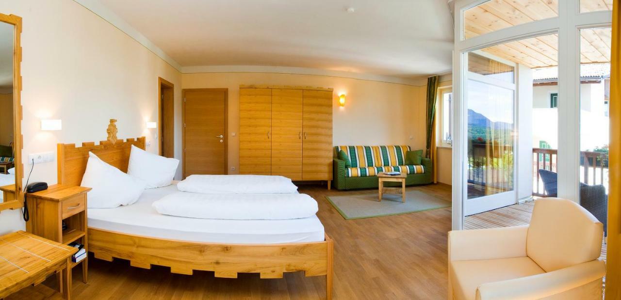 Hotel Weingut Klosterhof Caldaro Eksteriør billede