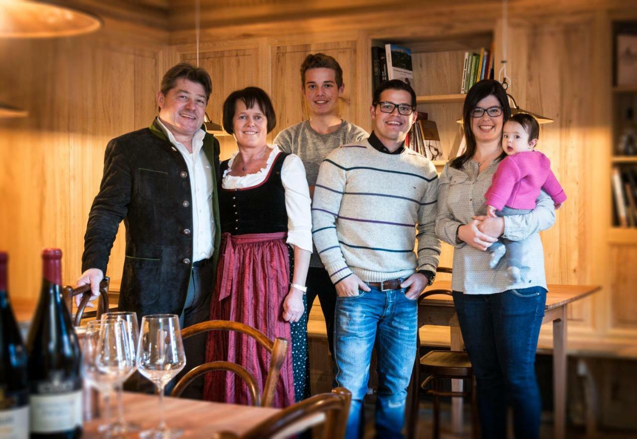 Hotel Weingut Klosterhof Caldaro Eksteriør billede