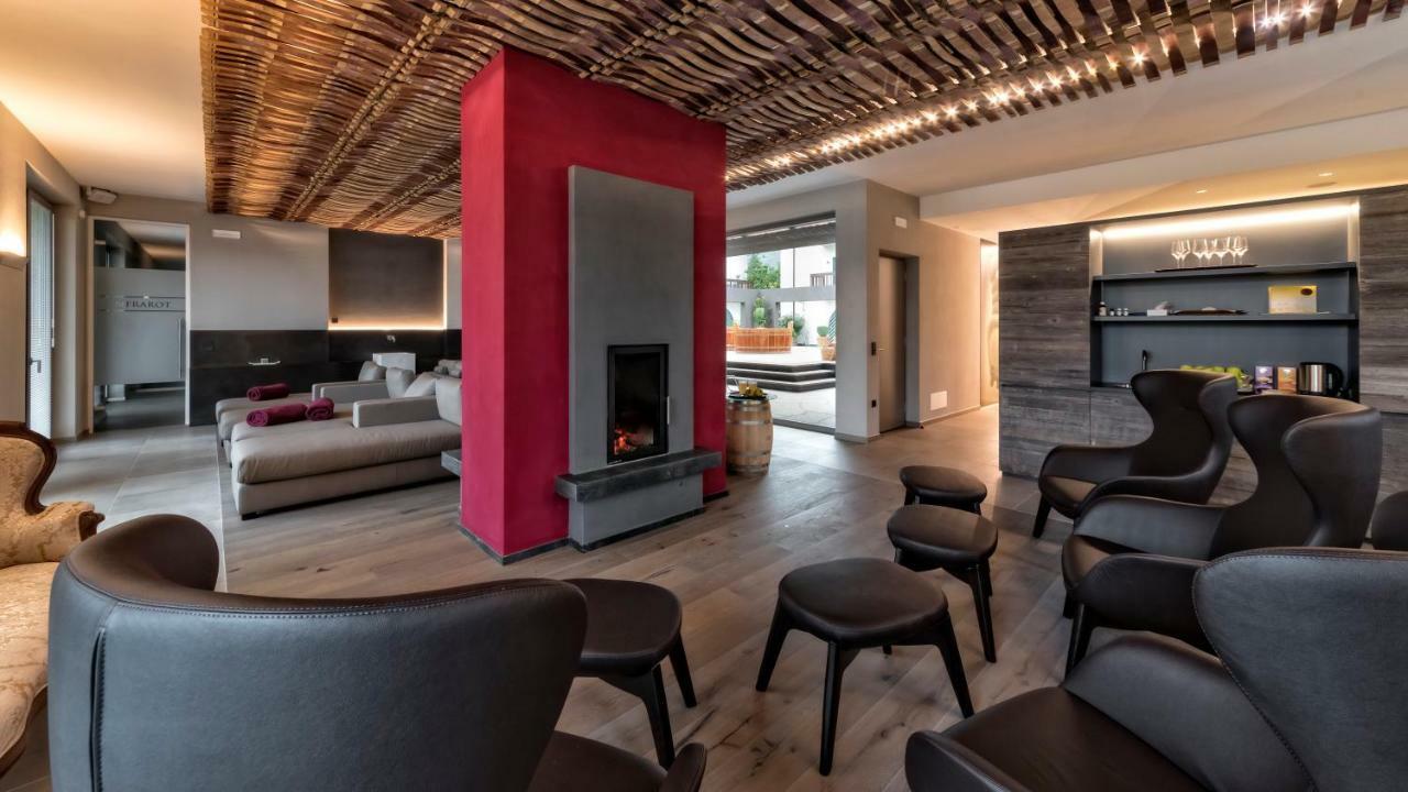 Hotel Weingut Klosterhof Caldaro Eksteriør billede