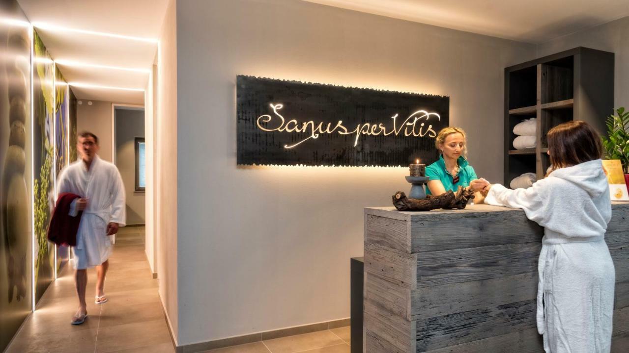 Hotel Weingut Klosterhof Caldaro Eksteriør billede