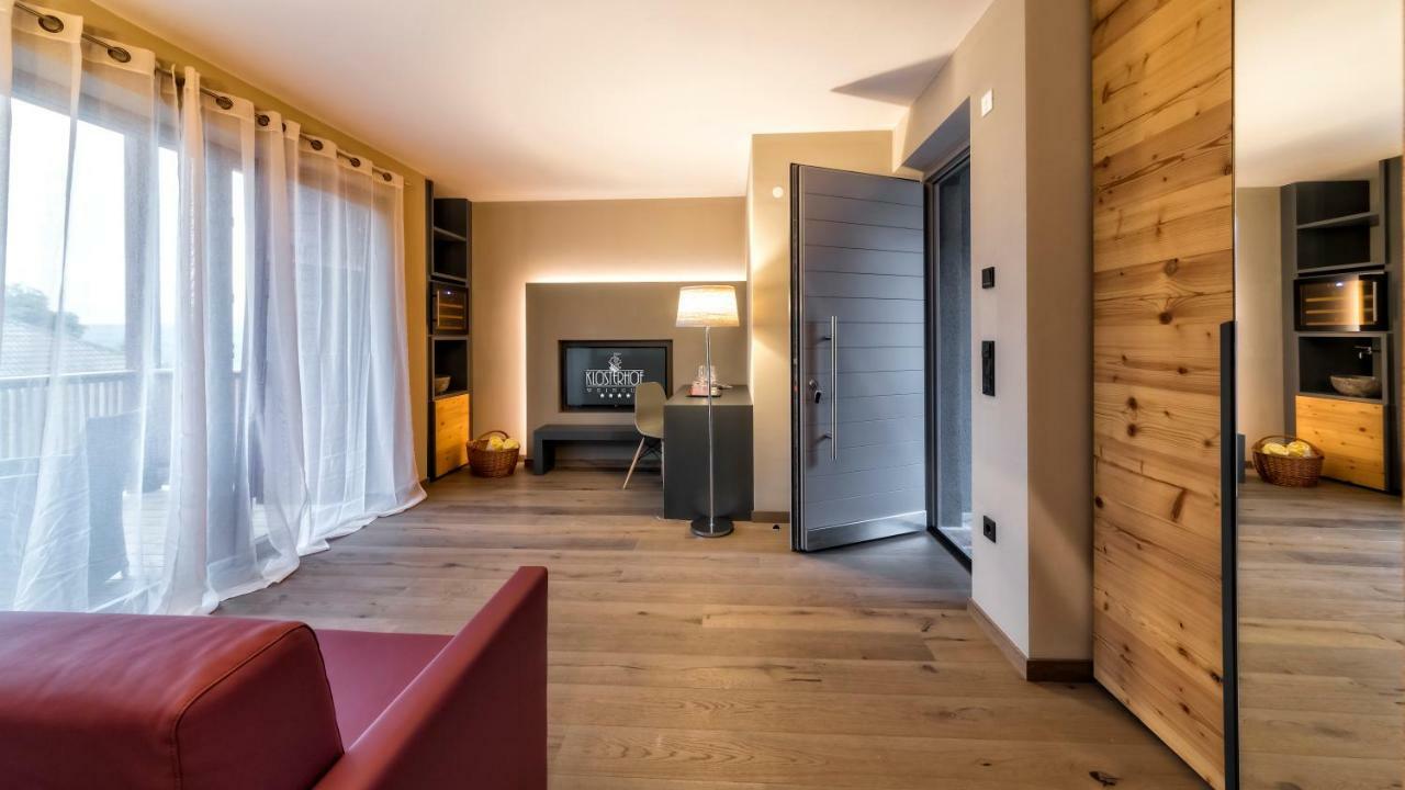 Hotel Weingut Klosterhof Caldaro Eksteriør billede