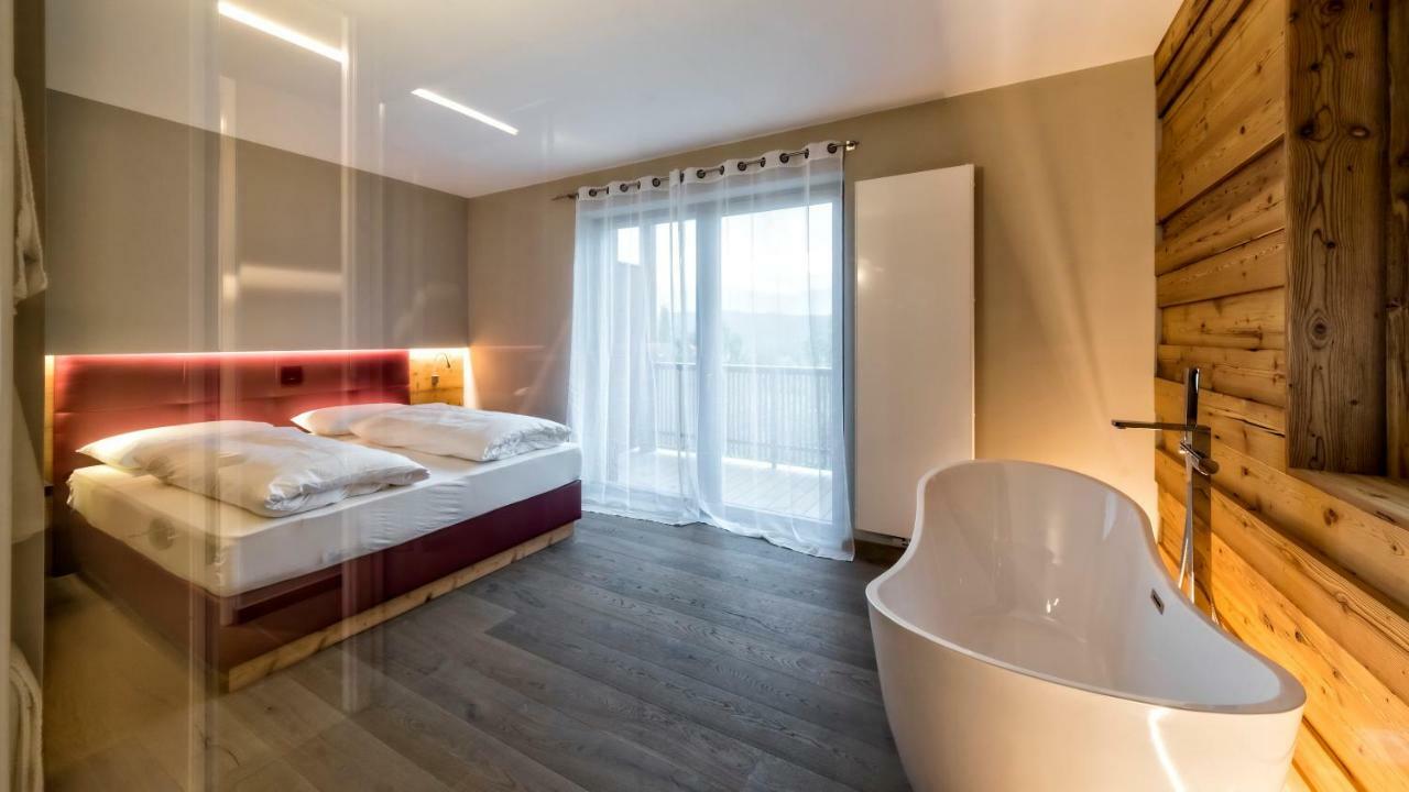 Hotel Weingut Klosterhof Caldaro Eksteriør billede